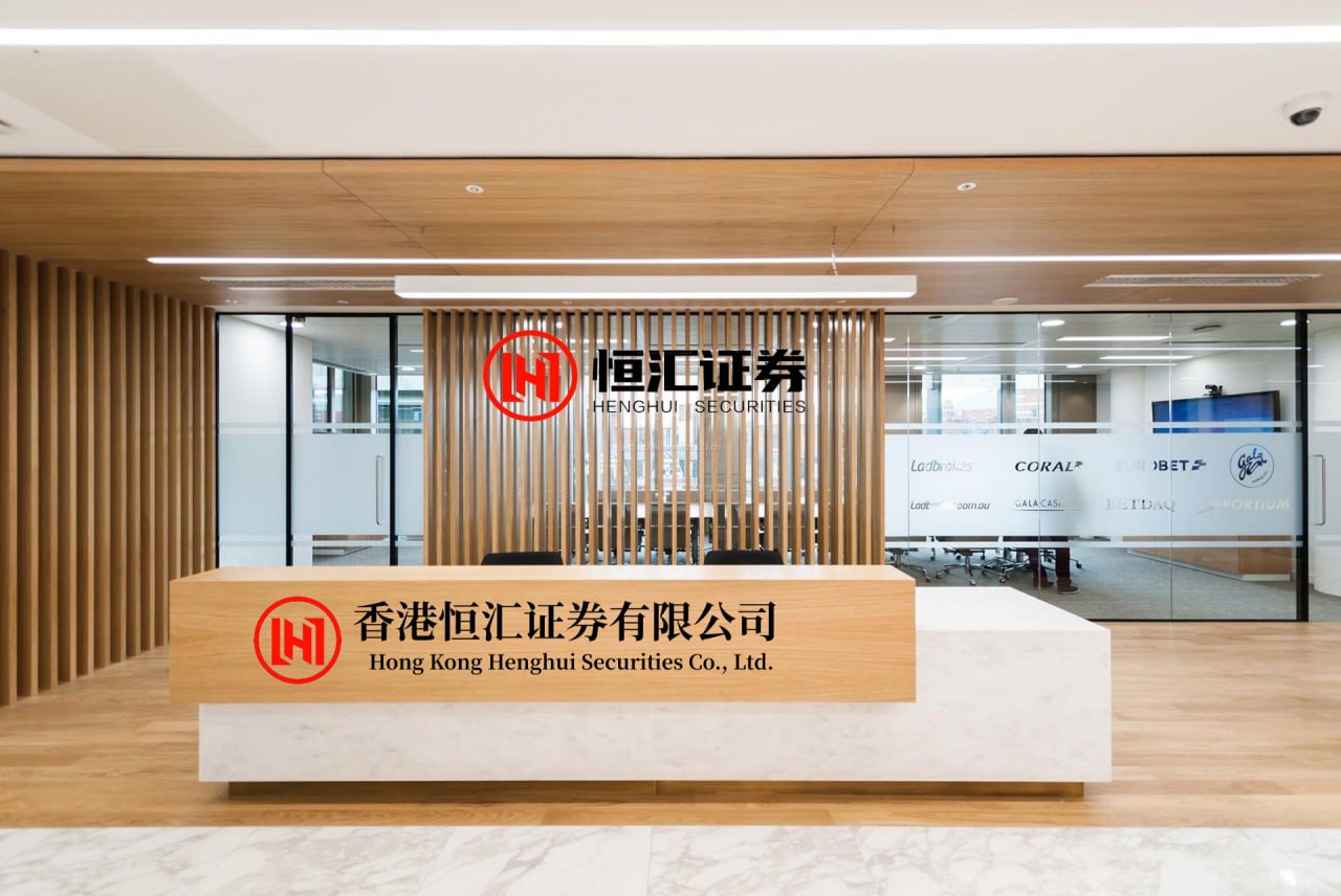 盟牛配资 #王者荣耀世界# #西施# #2026百度创作者大赛# 鲤跃樱风，雾隐仙踪 —— 记《王者荣耀世界》西施乘鲤谣之瞬，紫雾漫过青峦，如轻纱漫笼黛色峰尖，将连绵山势晕染成一幅流动的水墨。粉樱缀满枝头，簇簇繁花如云似霞，风过处，落英蹁跹，如粉色星子坠入人间。就在这如梦似幻的《王者荣耀世界》秘境中...